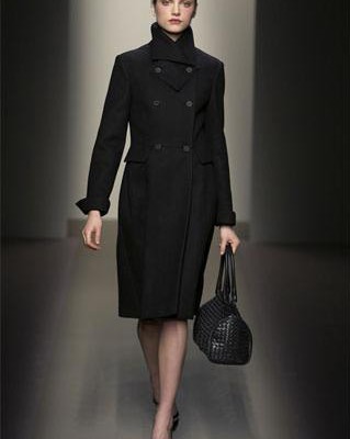 Intrecciato Oblong Bag от Bottega Veneta