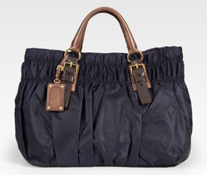 Простота и сложность Tessuto Cervo Tote от Prada