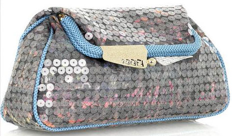 Очаровательный клатч от Fendi