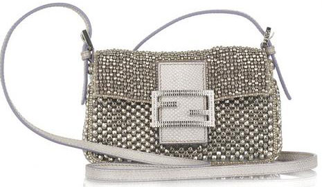 Fendi: клатч, украшенный бусами